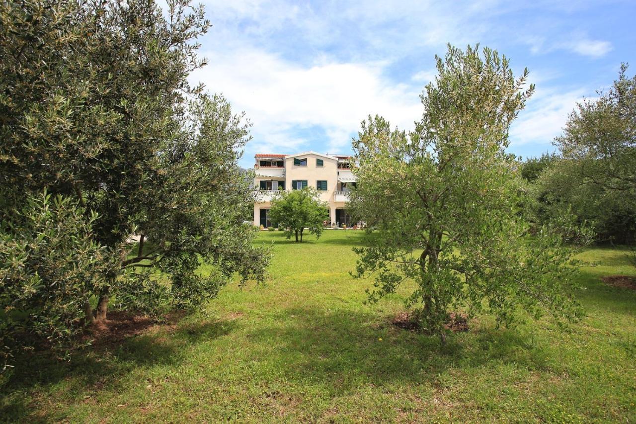 Apartments Vila Ana Селине Экстерьер фото