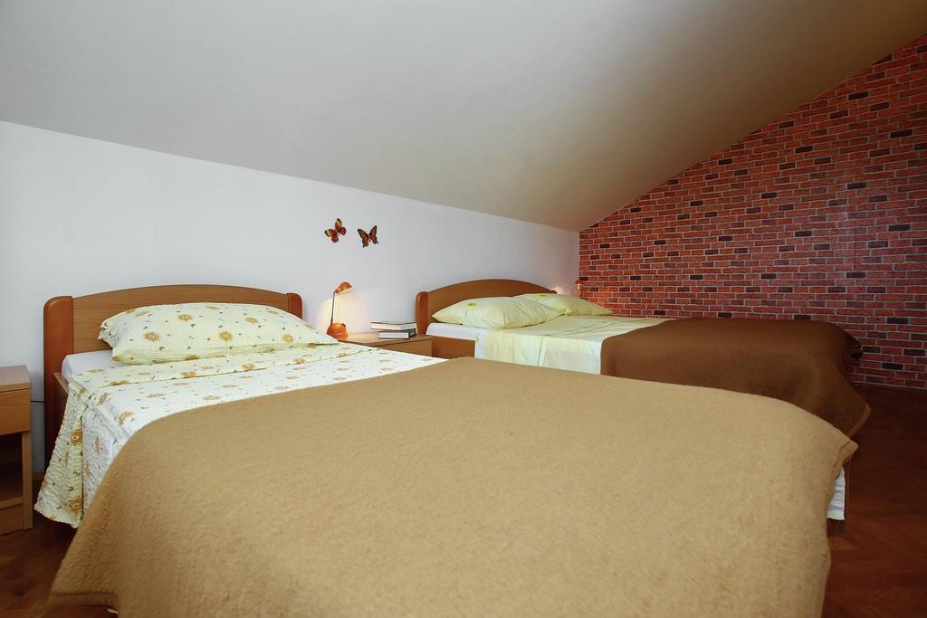 Apartments Vila Ana Селине Экстерьер фото